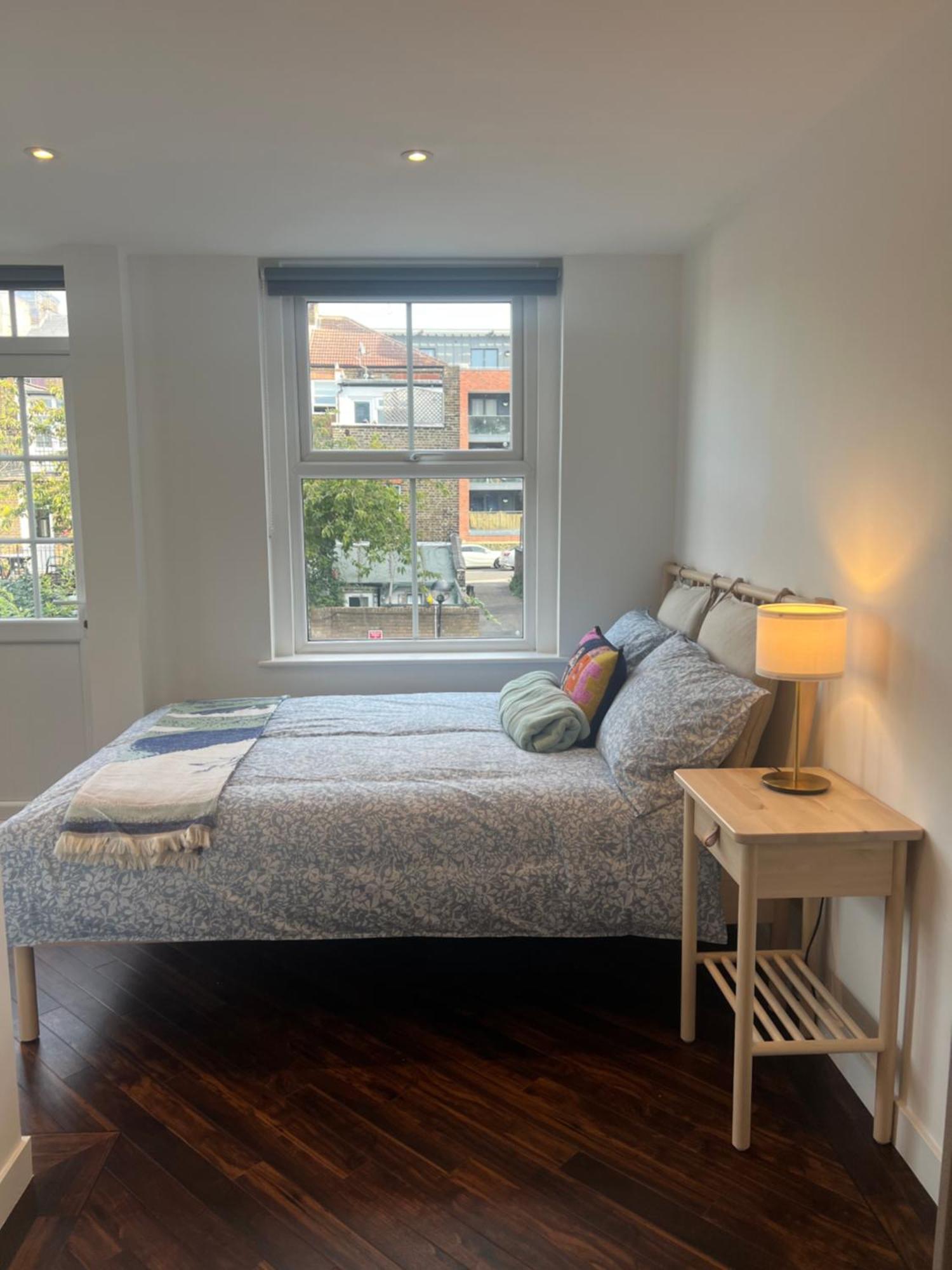 Spacious Battersea And Appartement Londen